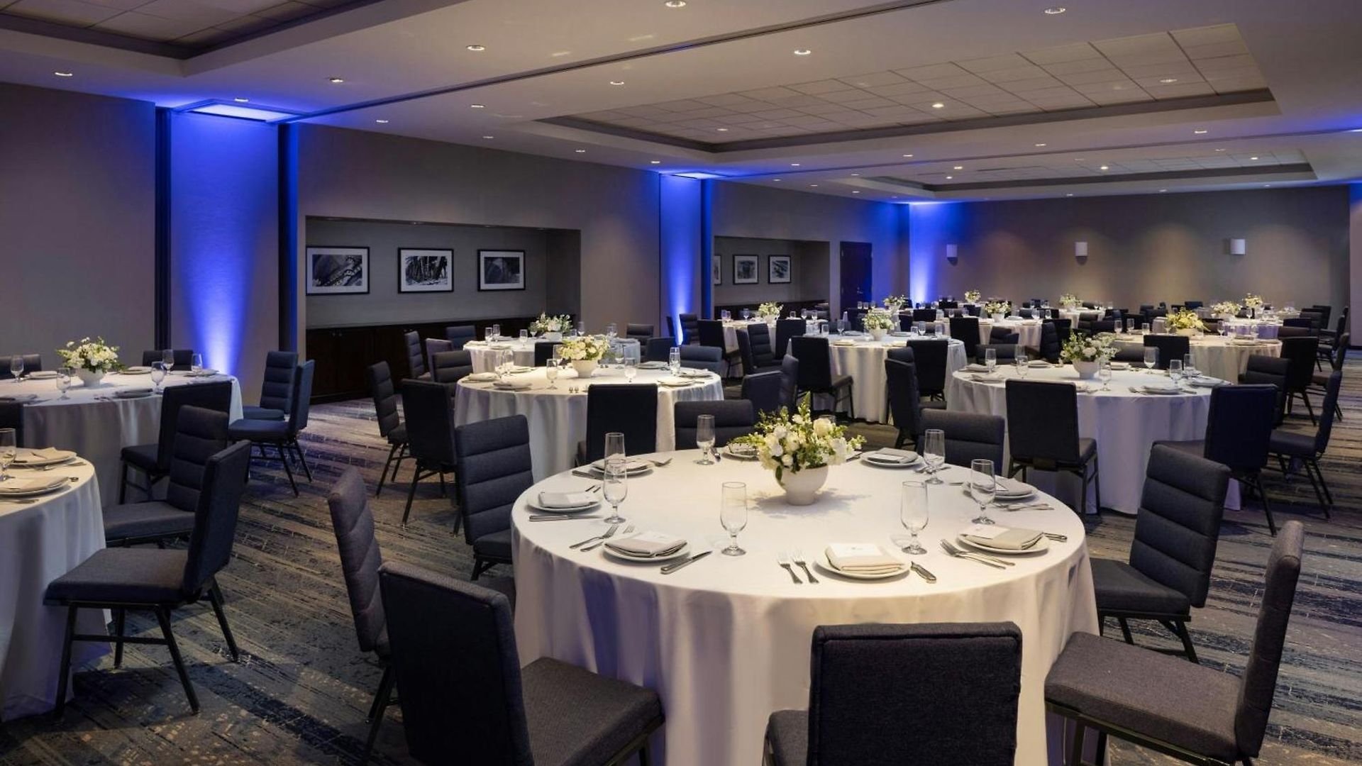 Hotel Courtyard Downtown/magnificent Mile 4*