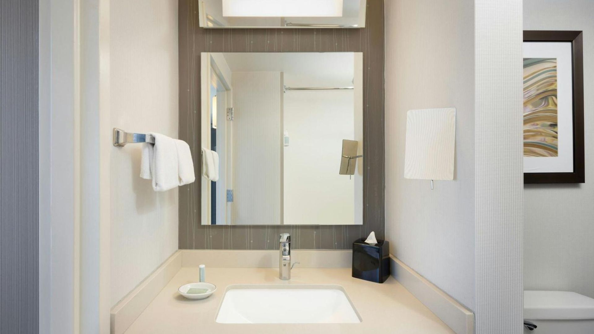 Courtyard Downtown/magnificent Mile 4*