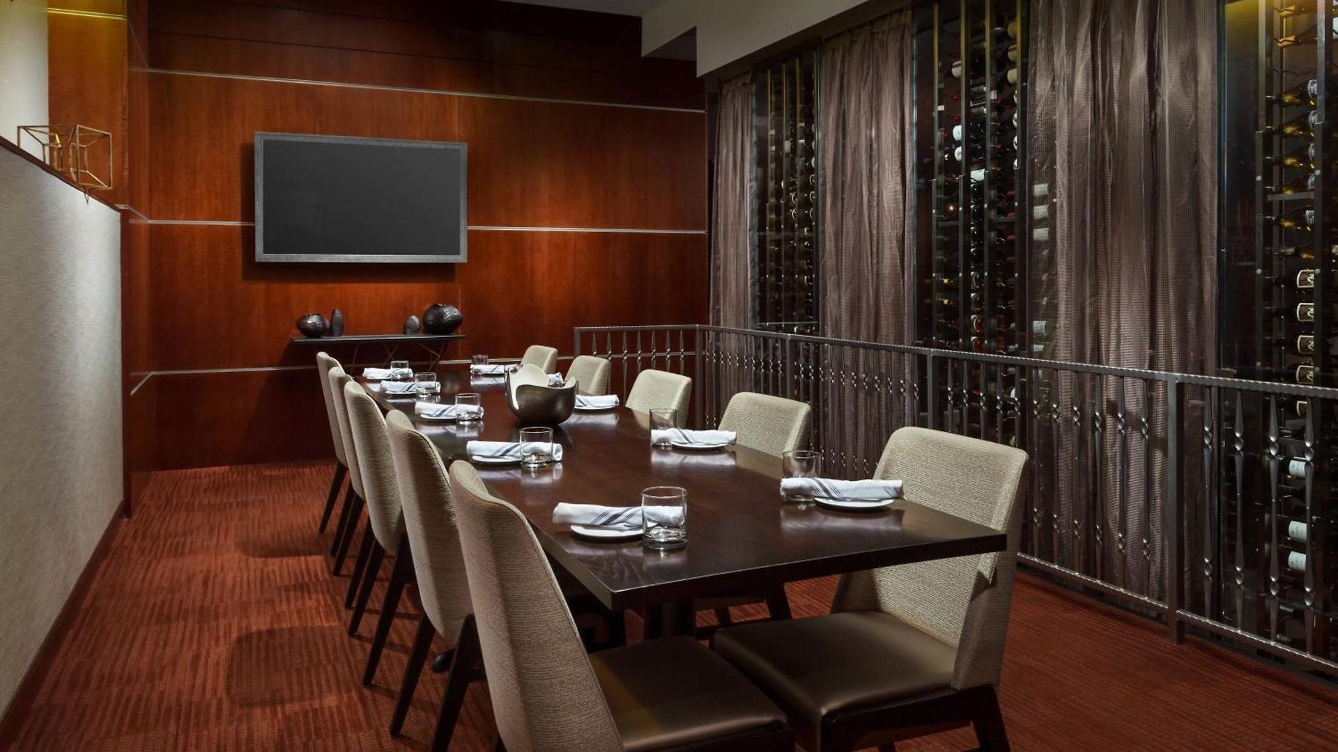Courtyard Downtown/magnificent Mile Hotel 4*
