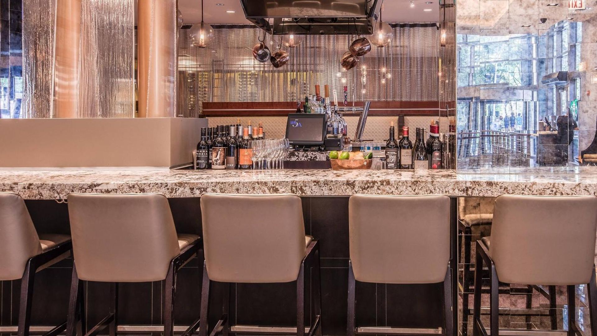 Hotel Courtyard Downtown/magnificent Mile 4*