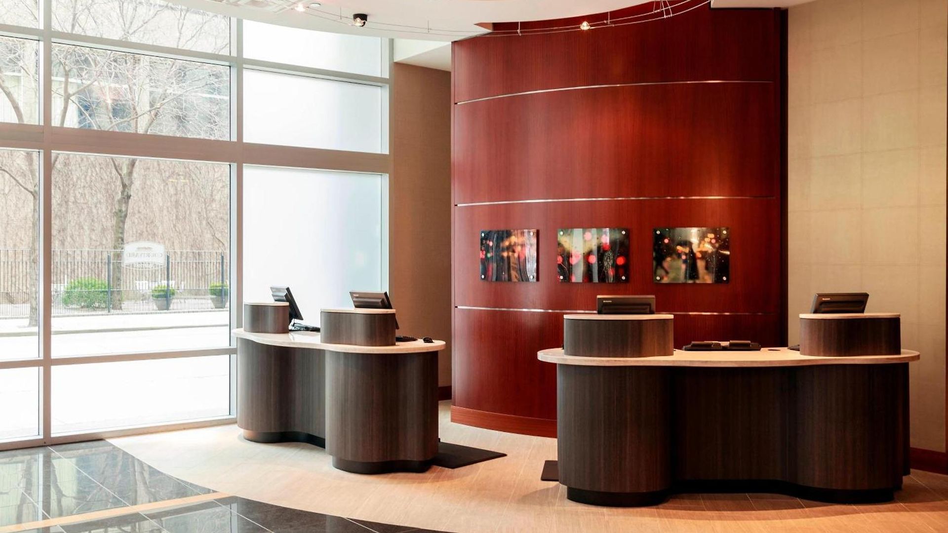Hotel Courtyard Downtown/magnificent Mile 4*