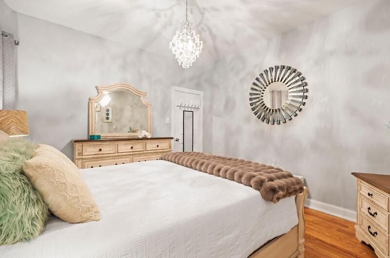 Apartment New Luxurious 5bd-2ba Duplex-free Wine-2car Parking Chicago