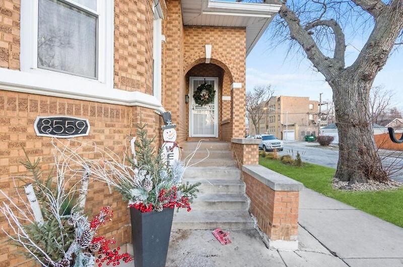 New Luxurious 5bd-2ba Duplex-free Wine-2car Parking Apartment