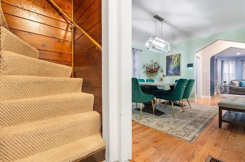 New Luxurious 5bd-2ba Duplex-free Wine-2car Parking Apartment Chicago