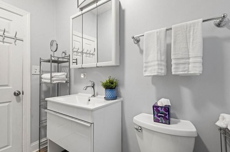 New Luxurious 5bd-2ba Duplex-free Wine-2car Parking * Chicago