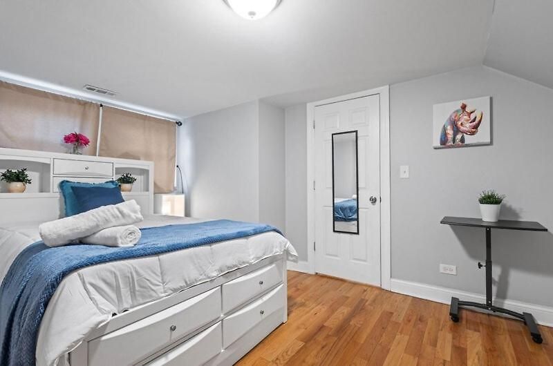 New Luxurious 5bd-2ba Duplex-free Wine-2car Parking * Chicago