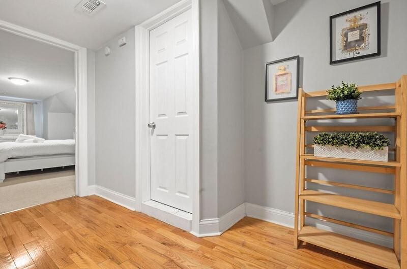 New Luxurious 5bd-2ba Duplex-free Wine-2car Parking Apartment *