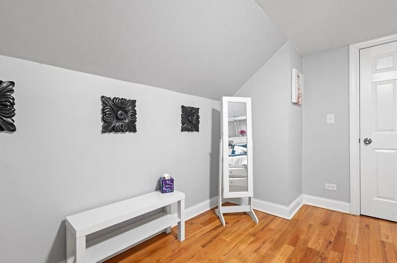 New Luxurious 5bd-2ba Duplex-free Wine-2car Parking *