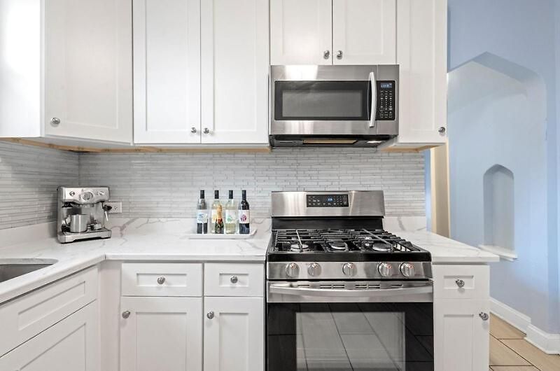 New Luxurious 5bd-2ba Duplex-free Wine-2car Parking *