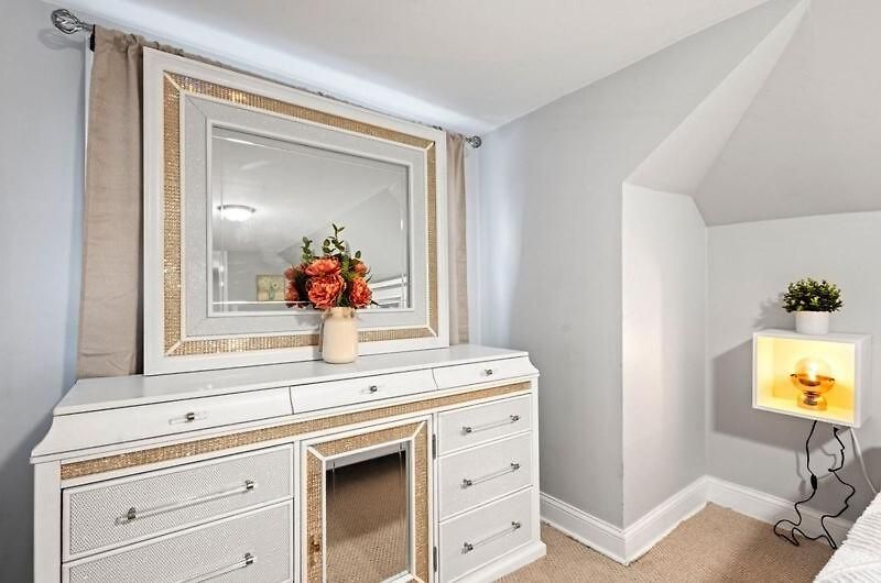 New Luxurious 5bd-2ba Duplex-free Wine-2car Parking Chicago