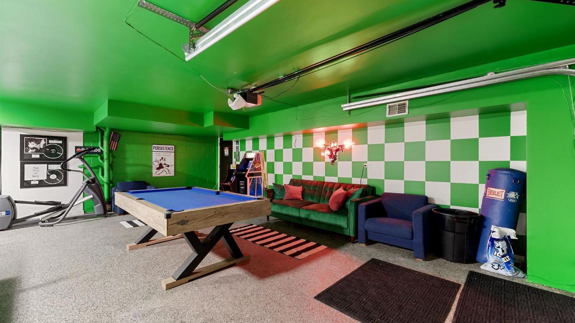 Holiday home 5br 5ba Architectural Estate-theatre Gym Rooftop Chicago