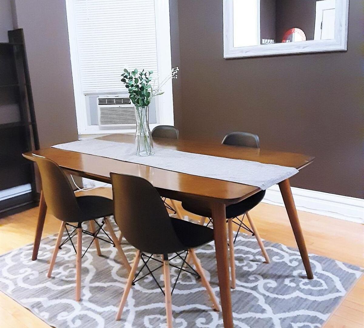 The Roscoe Village Apartment