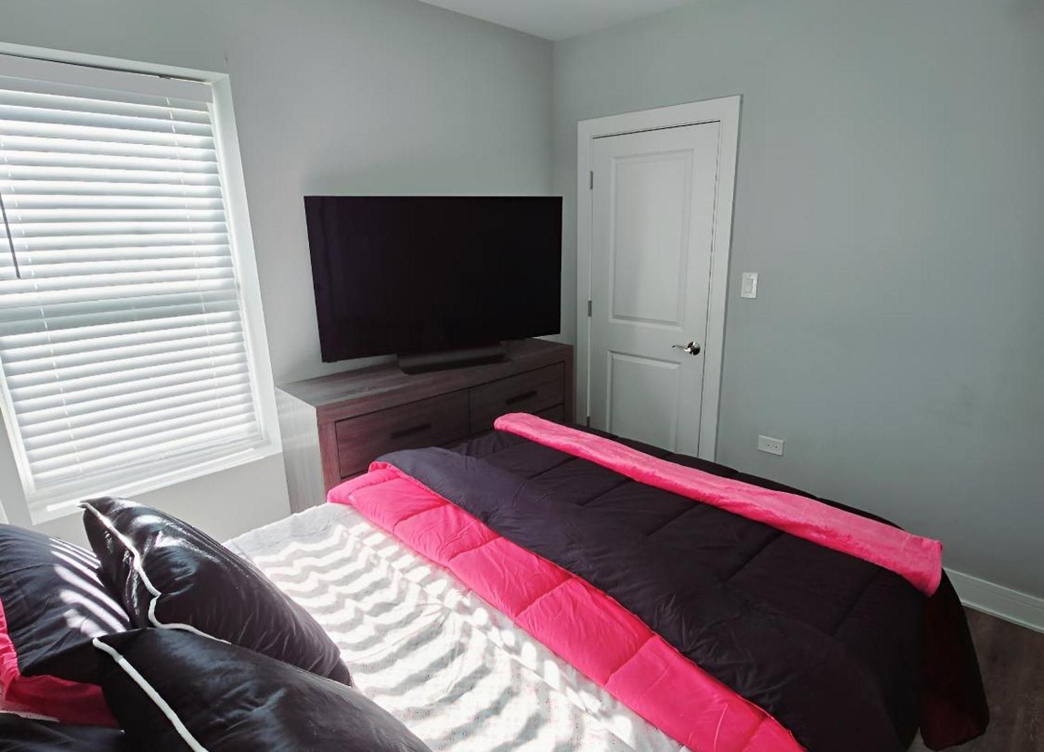 Cozy & Near Downtown & Hyde Park Apartment