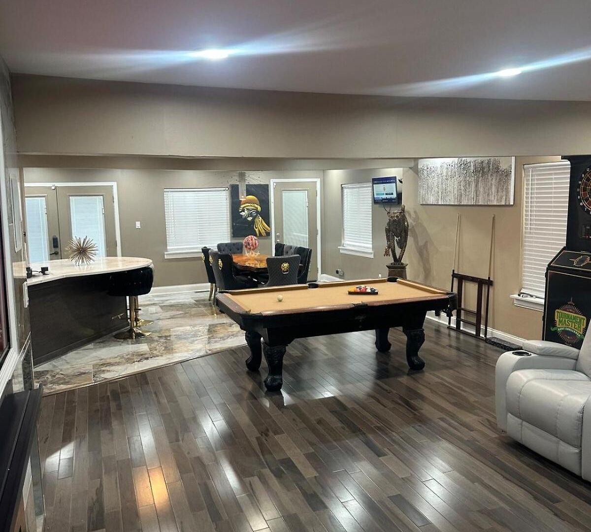 The Marlowe, A Couples Getaway Apartment Chicago