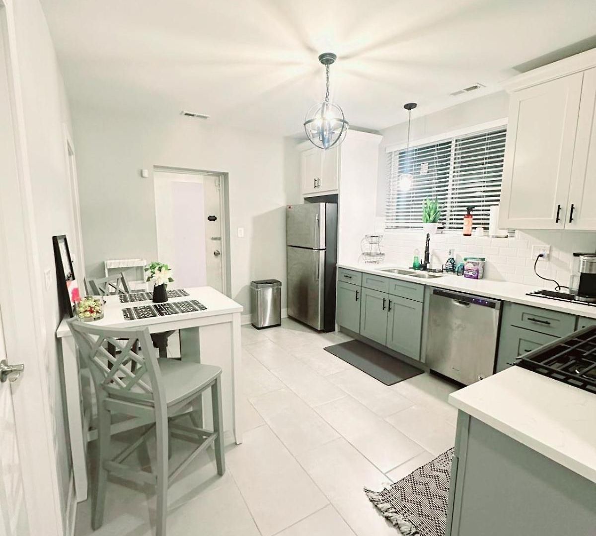 Cozy & Near Downtown & Hyde Park Apartment