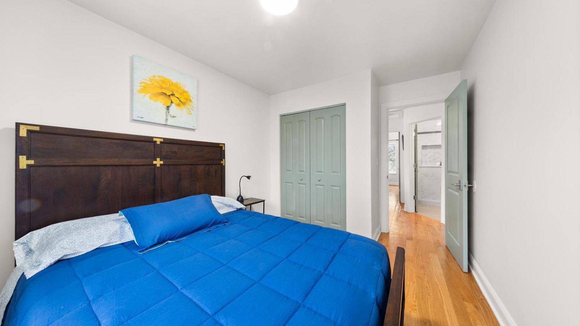 Perfect Location Across From Park & Train Station * Chicago