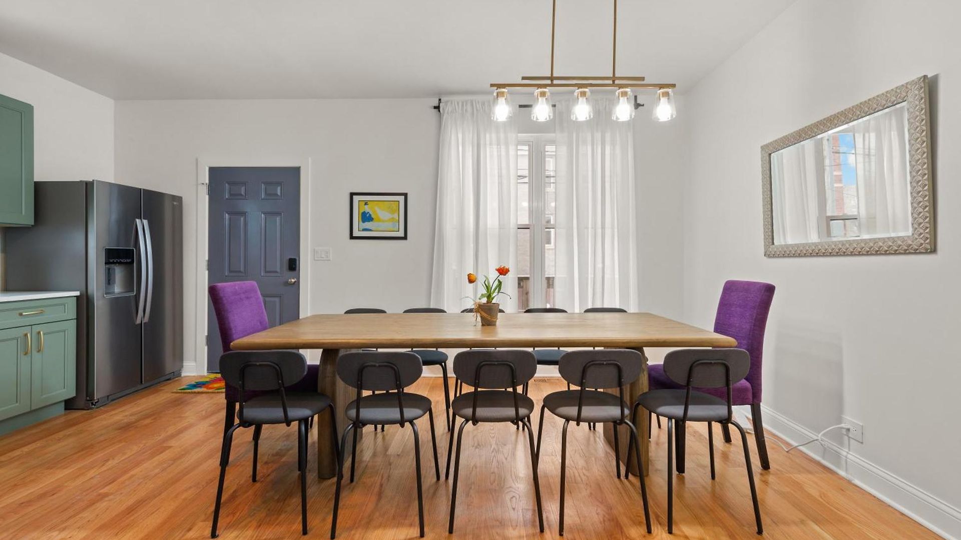 Perfect Location Across From Park & Train Station Holiday home Chicago