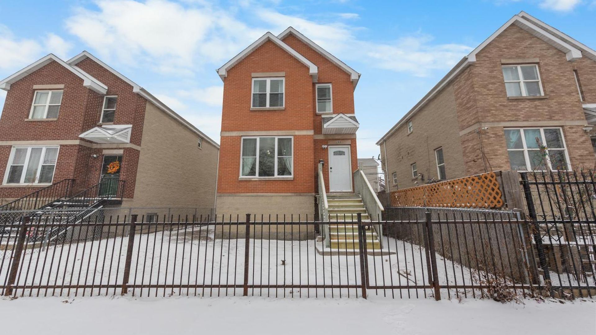 Holiday home Perfect Location Across From Park & Train Station Chicago