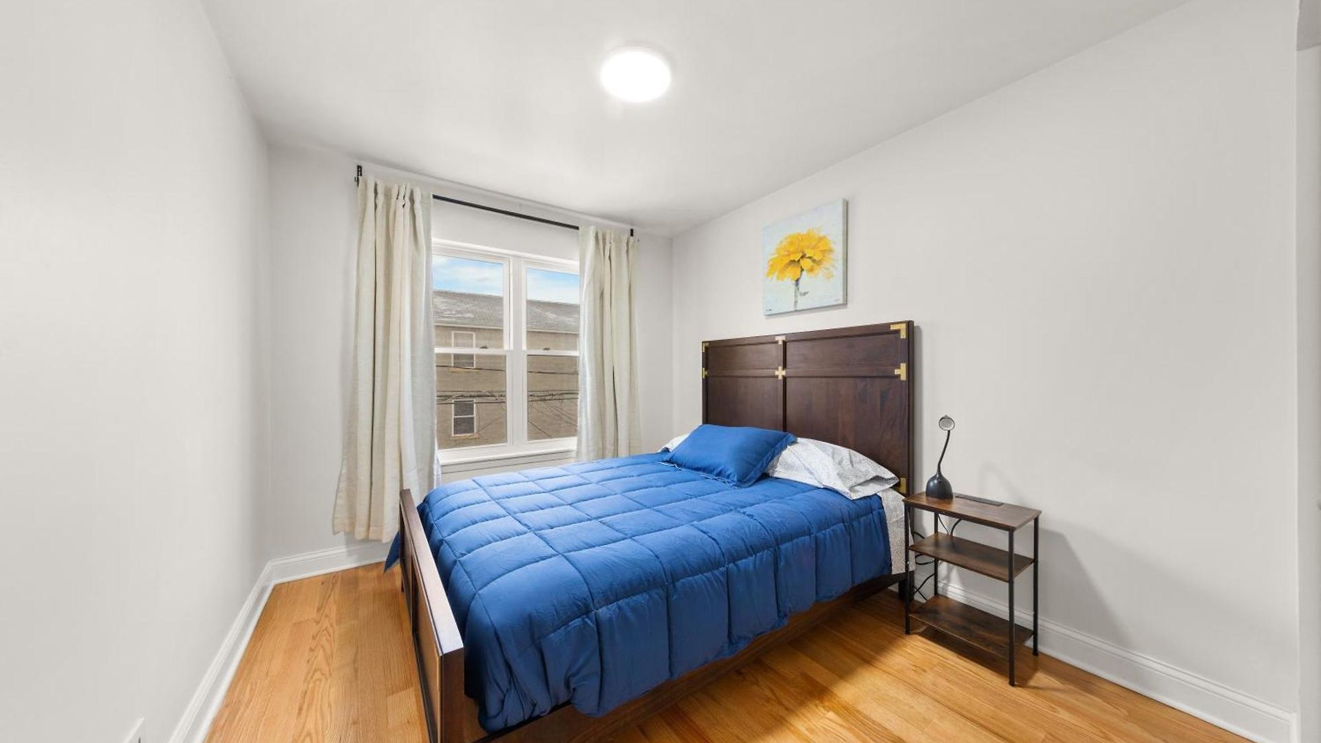 Holiday home Perfect Location Across From Park & Train Station *