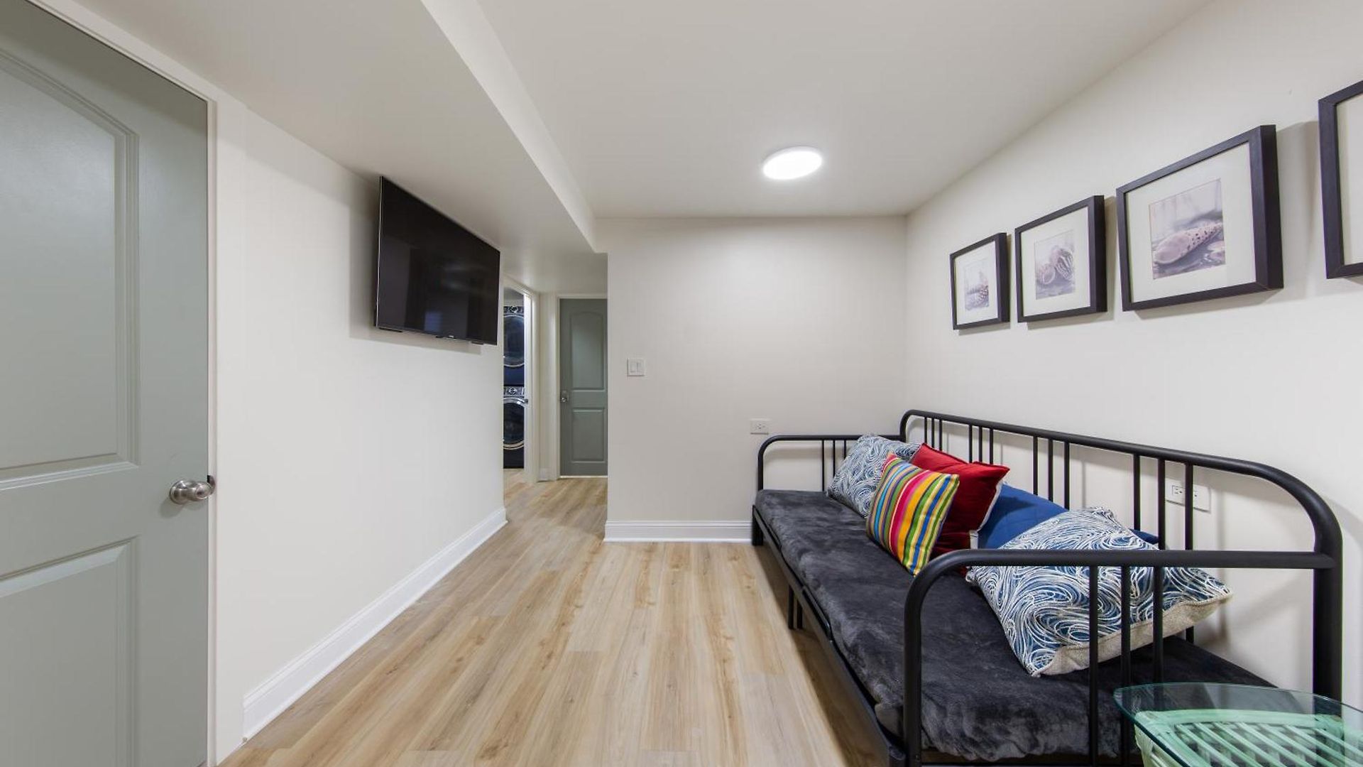 Perfect Location Across From Park & Train Station Holiday home Chicago