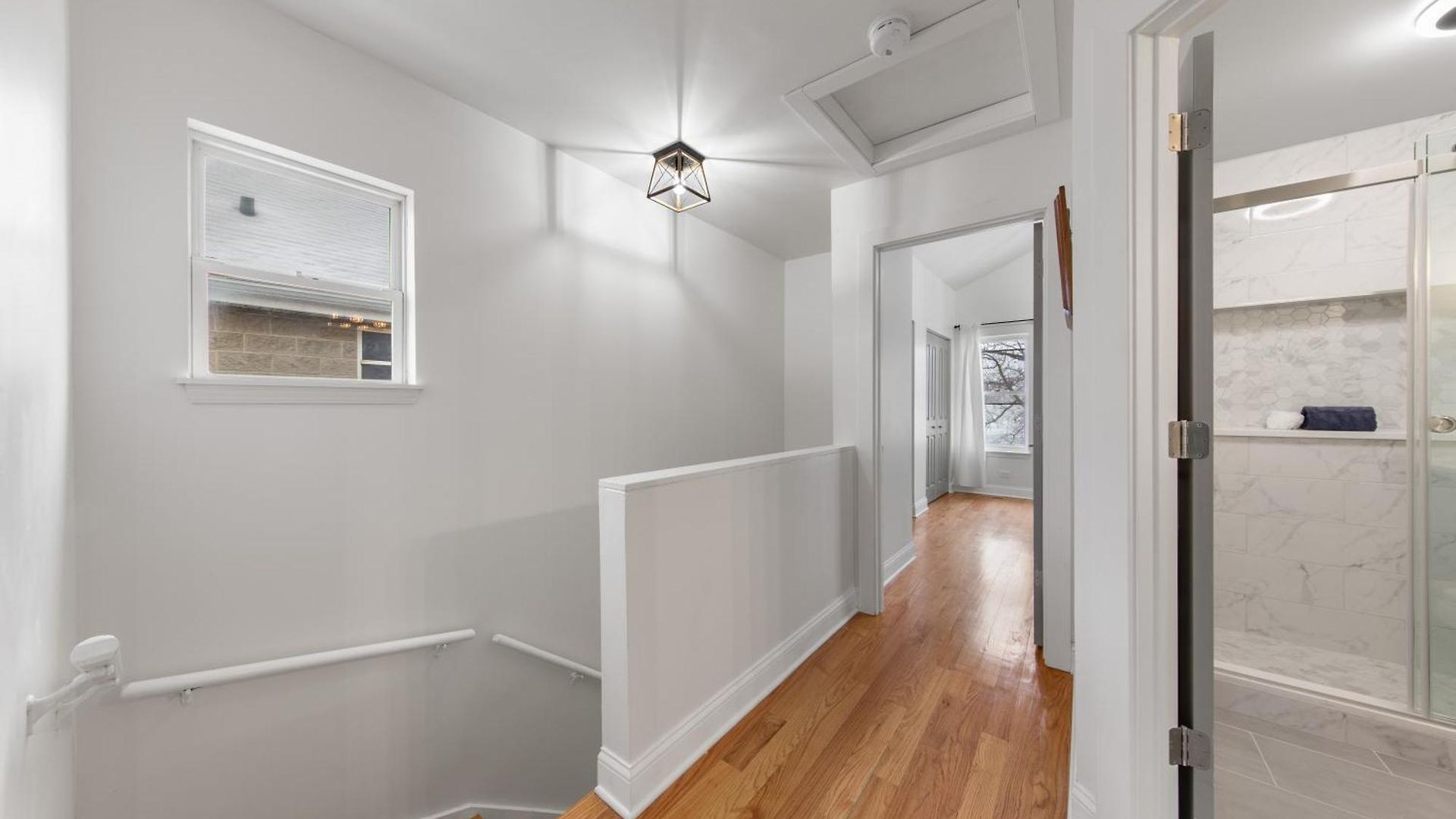 Holiday home Perfect Location Across From Park & Train Station Chicago