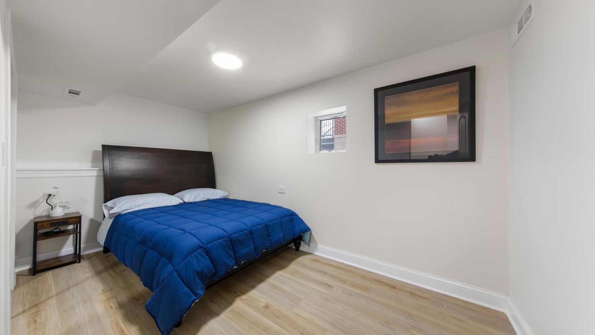 Perfect Location Across From Park & Train Station Holiday home *