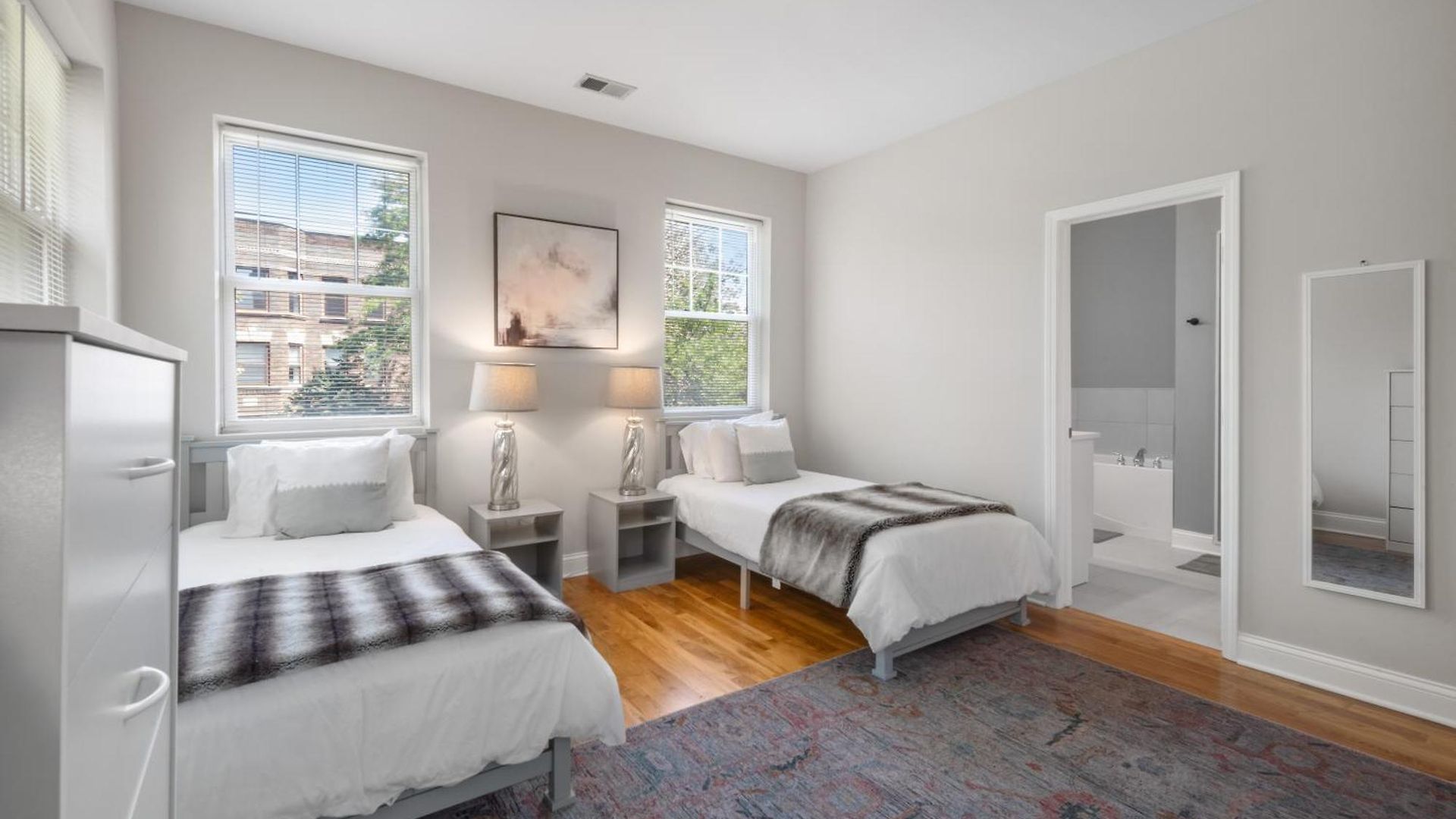 Homestay Kenwood Apartments, Downtown Hyde Park *