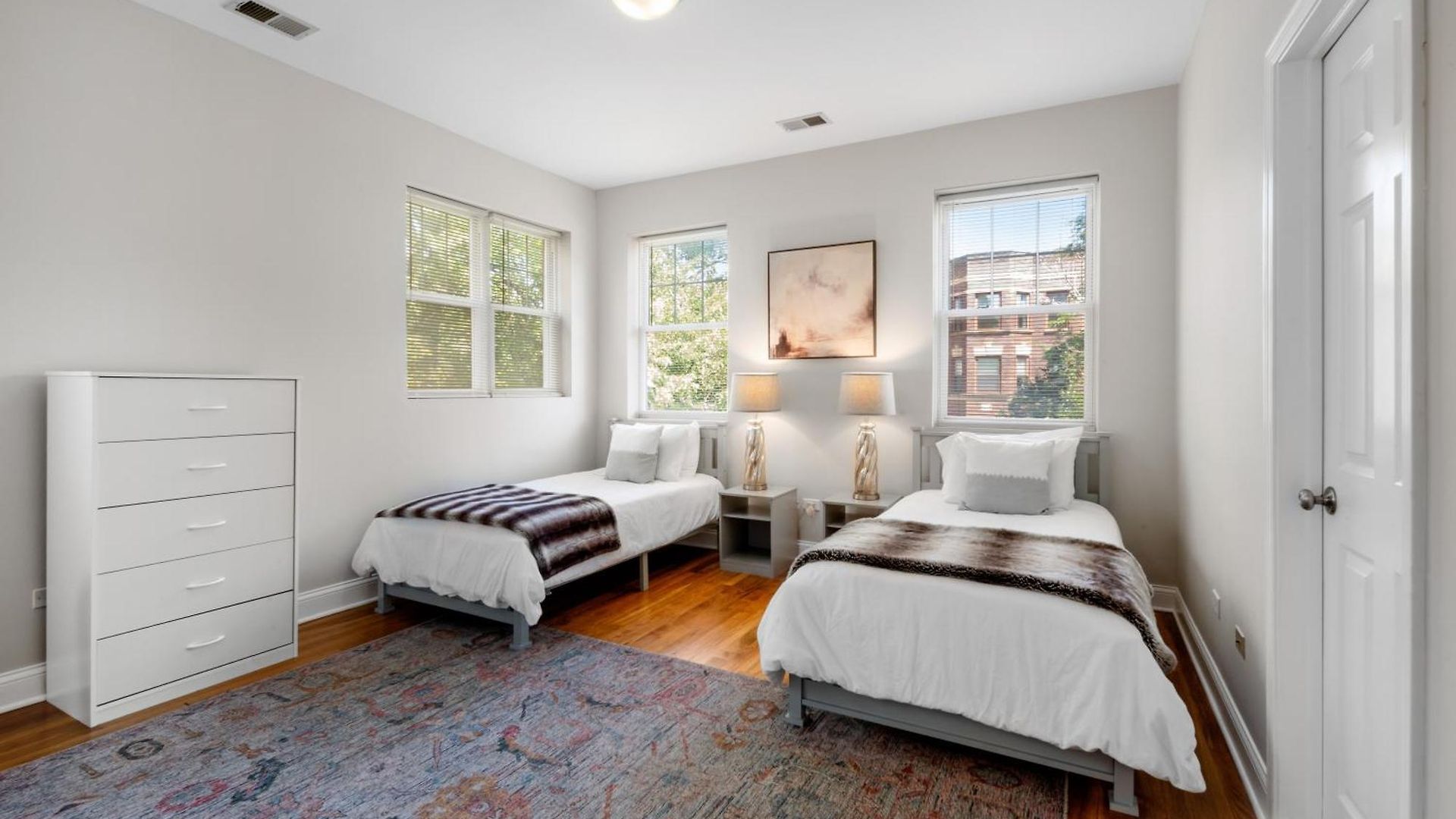 Kenwood Apartments, Downtown Hyde Park *