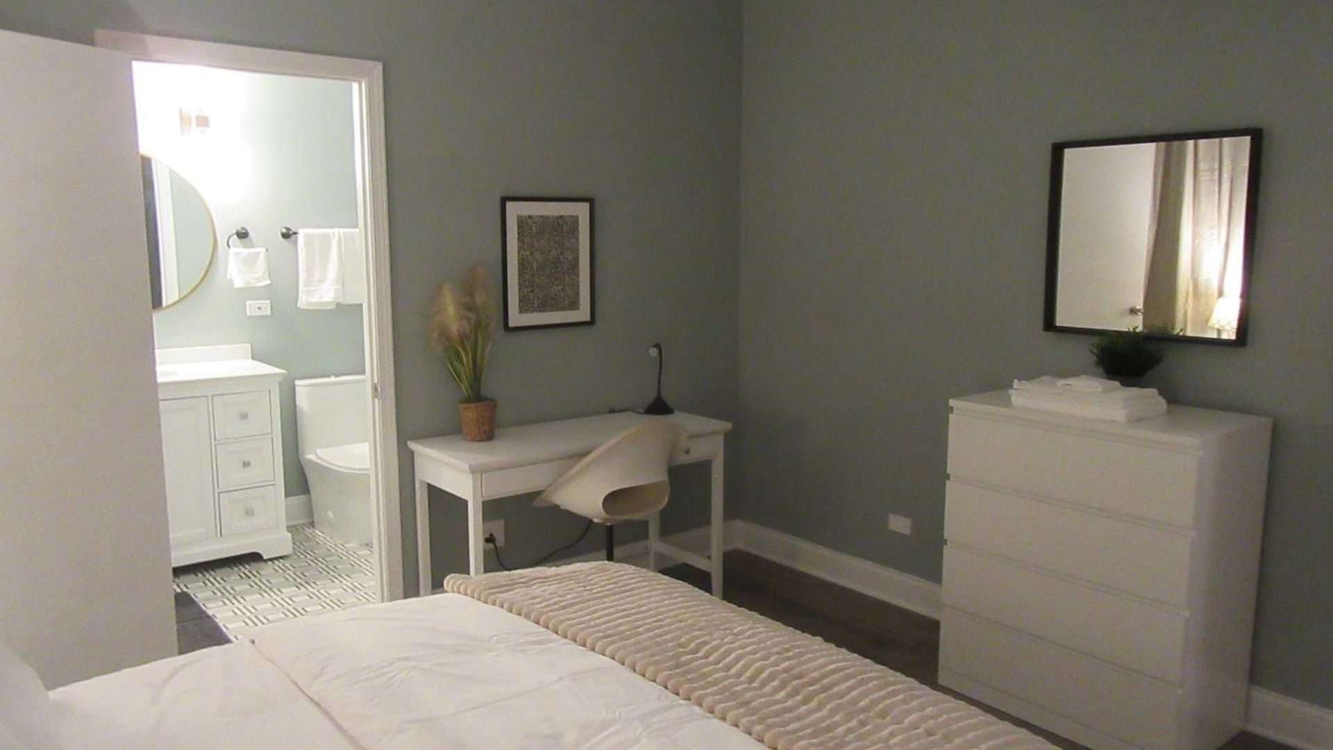 Drexel Apartments, Downtown Hyde Park *