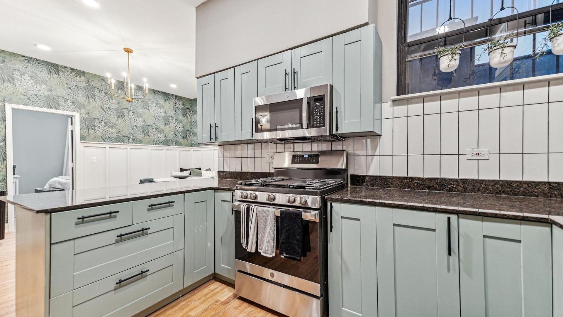 Drexel Apartments, Downtown Hyde Park *