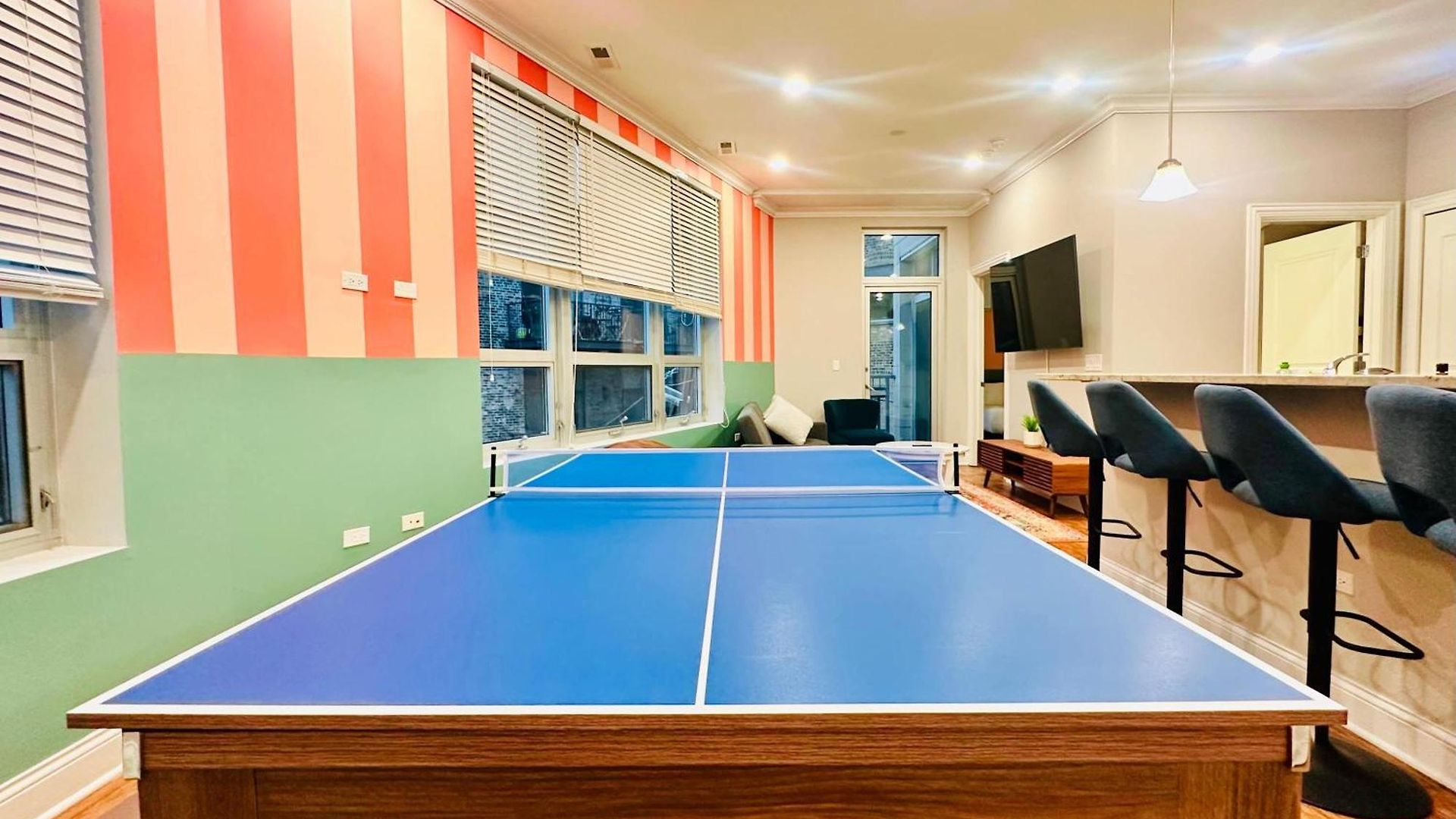 1 Garage Parking, Skyline Rooftop, Pingpong, Balcony Chicago