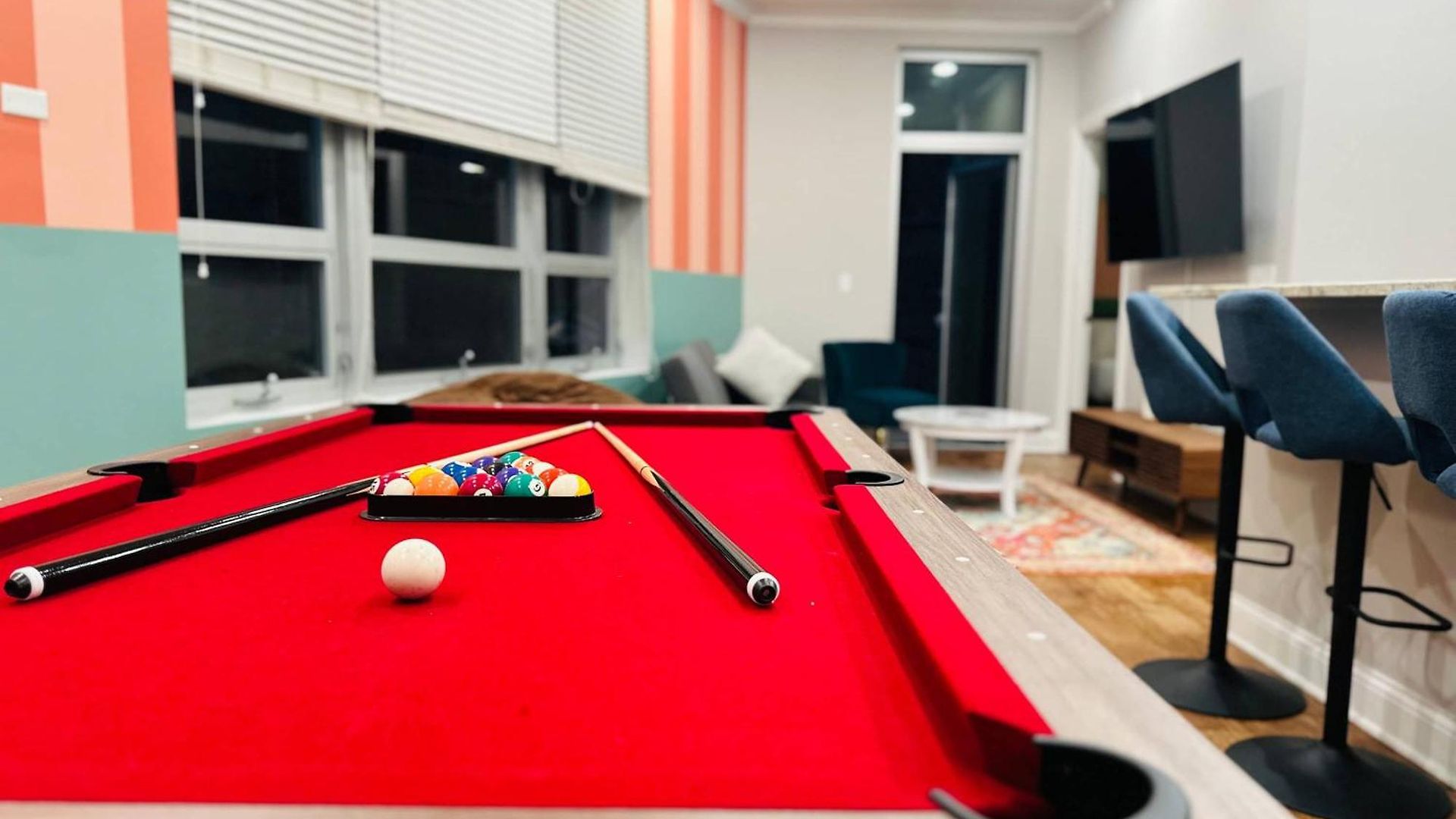 Apartment 1 Garage Parking, Skyline Rooftop, Pingpong, Balcony