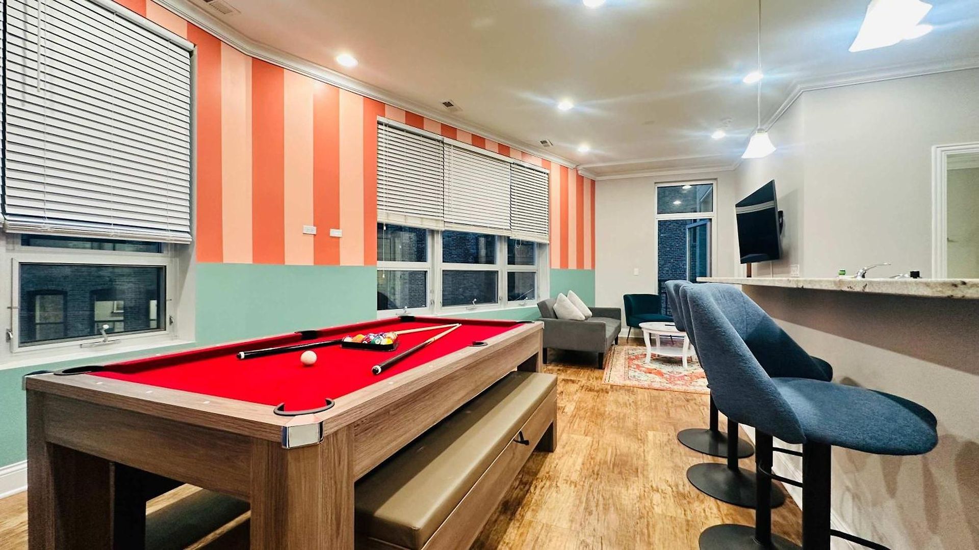 Apartment 1 Garage Parking, Skyline Rooftop, Pingpong, Balcony