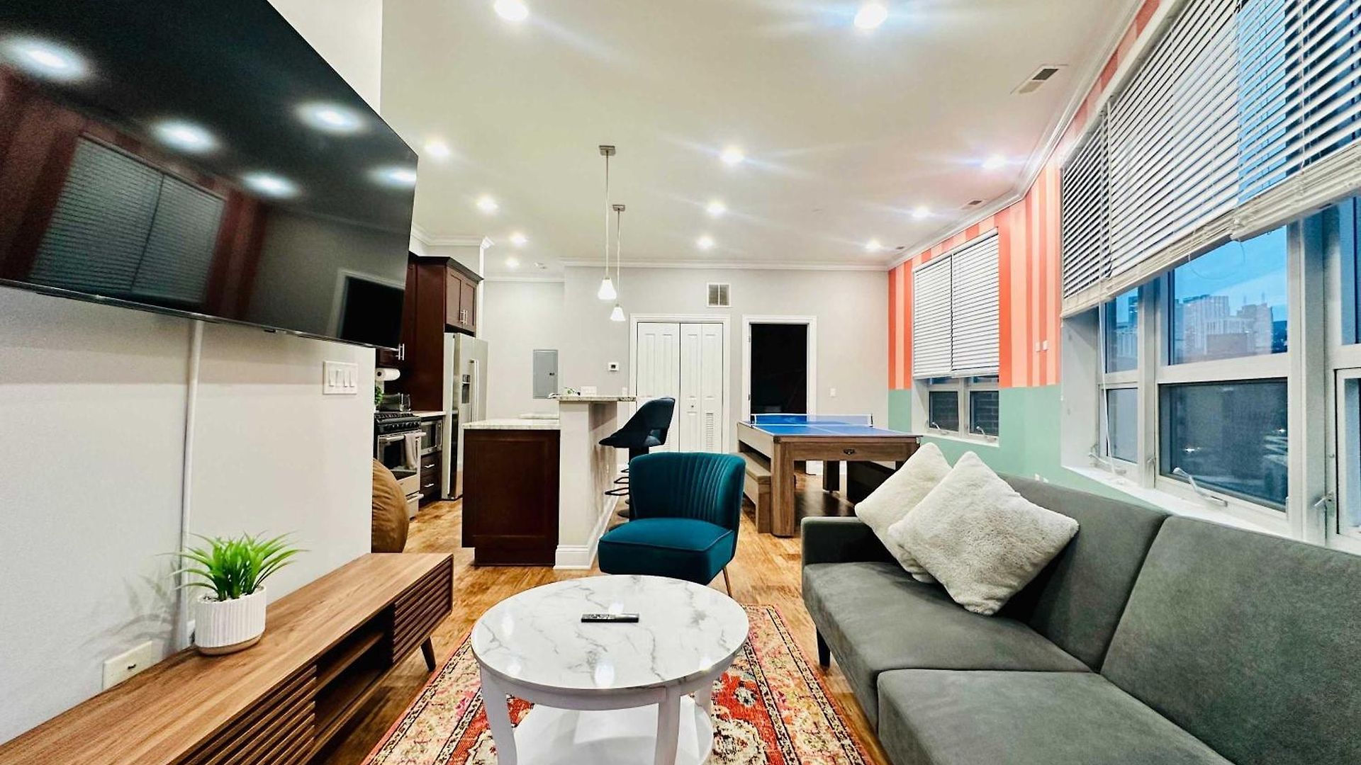 1 Garage Parking, Skyline Rooftop, Pingpong, Balcony Chicago