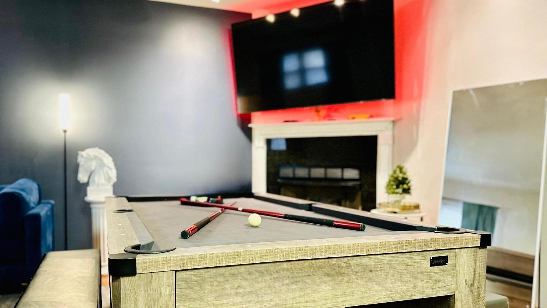 Apartment Pool Table, Pingpong, Arcade, 2-car Parking, 3 Floors! Chicago