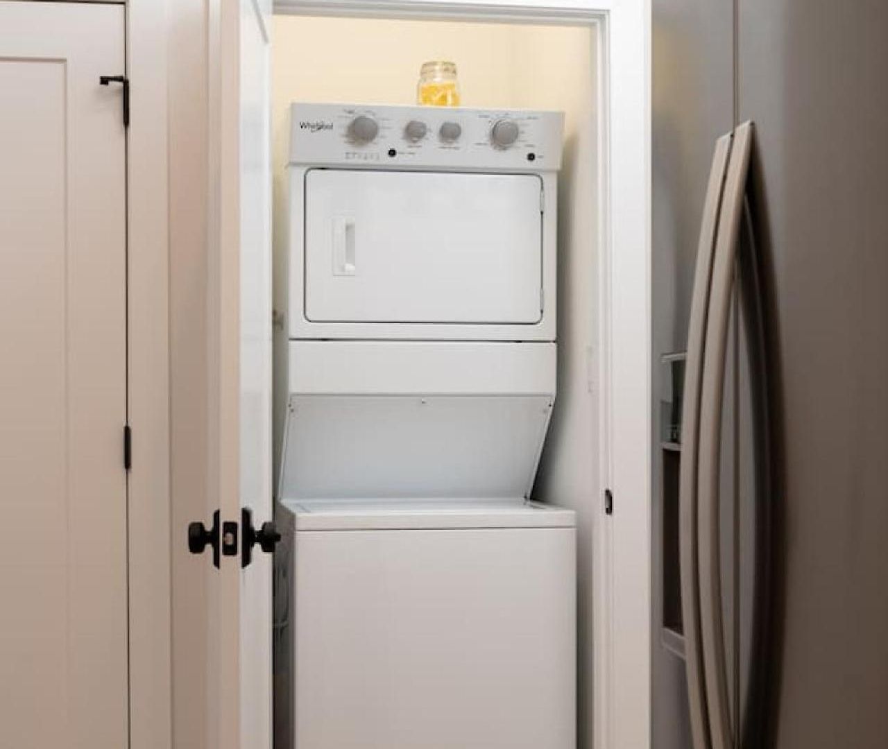 Modern 3br Near Dt Chi *