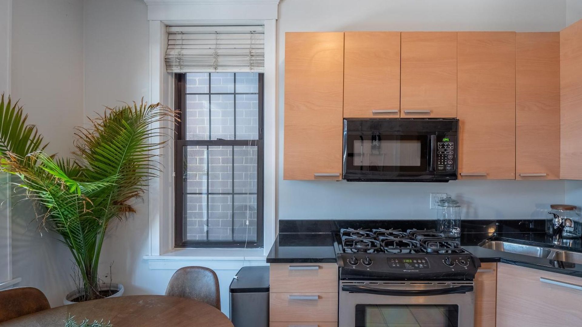 Apartment Wrigleyville *