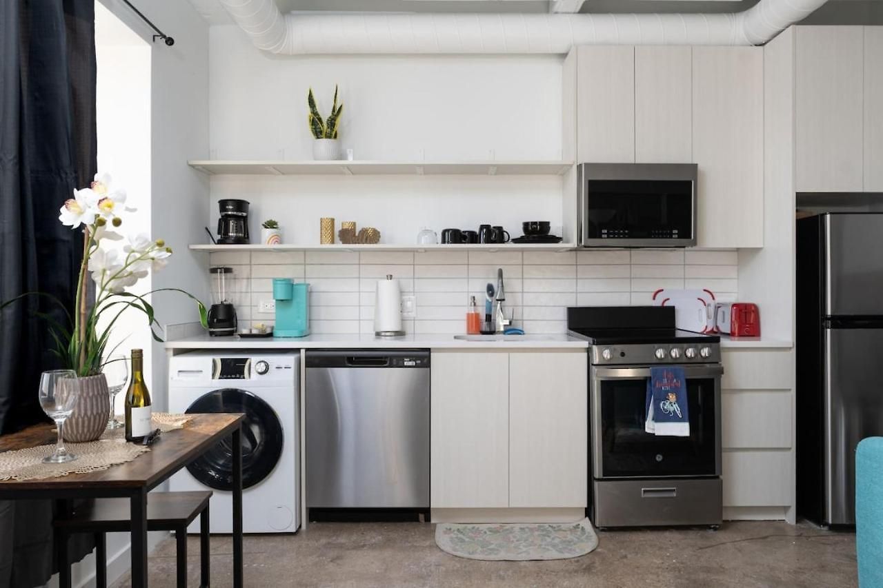 Sunny Modern Loft Montrose Rooftop Wfh Gym * Chicago