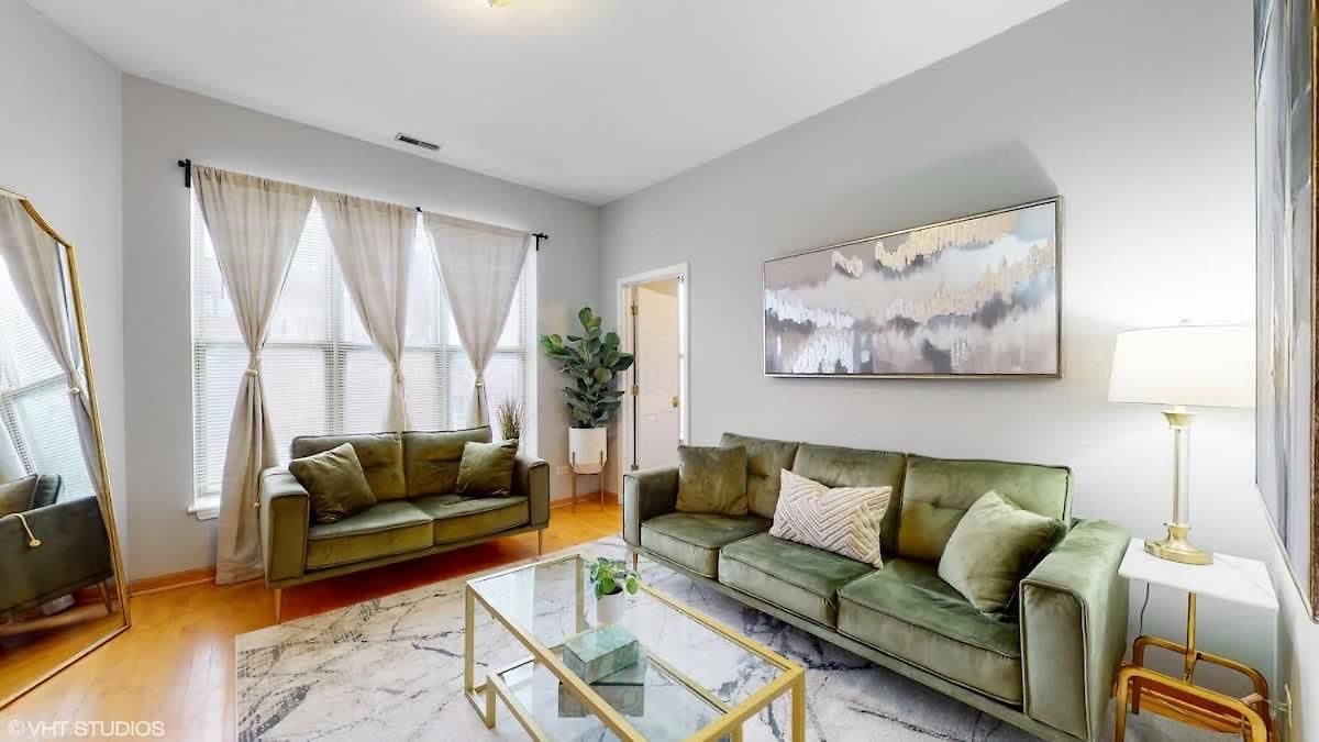 Modern Escape Near Il Medical District Apartment