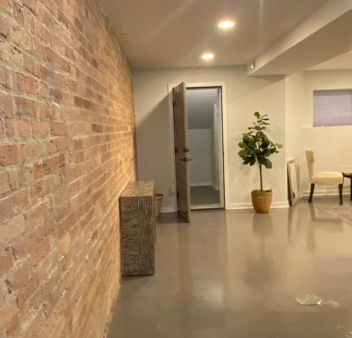 New Adorable Unit Located In Historic Greystone * Chicago