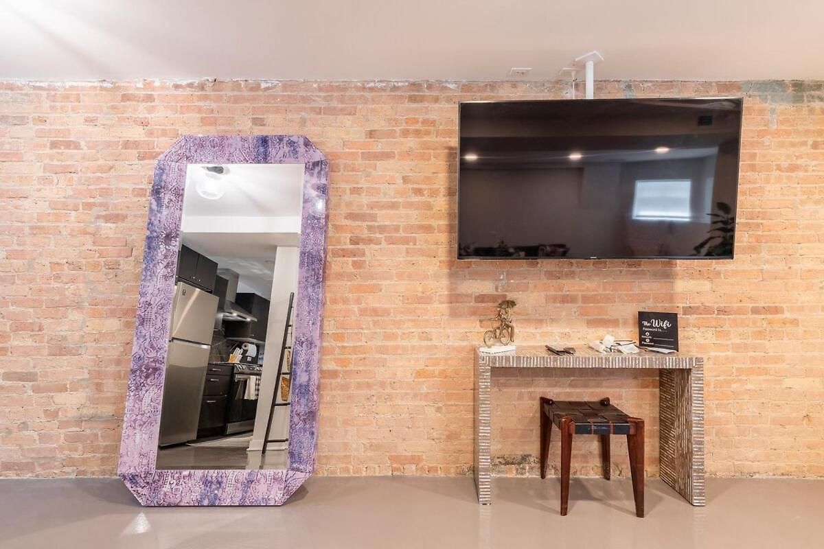 New Adorable Unit Located In Historic Greystone Apartment *