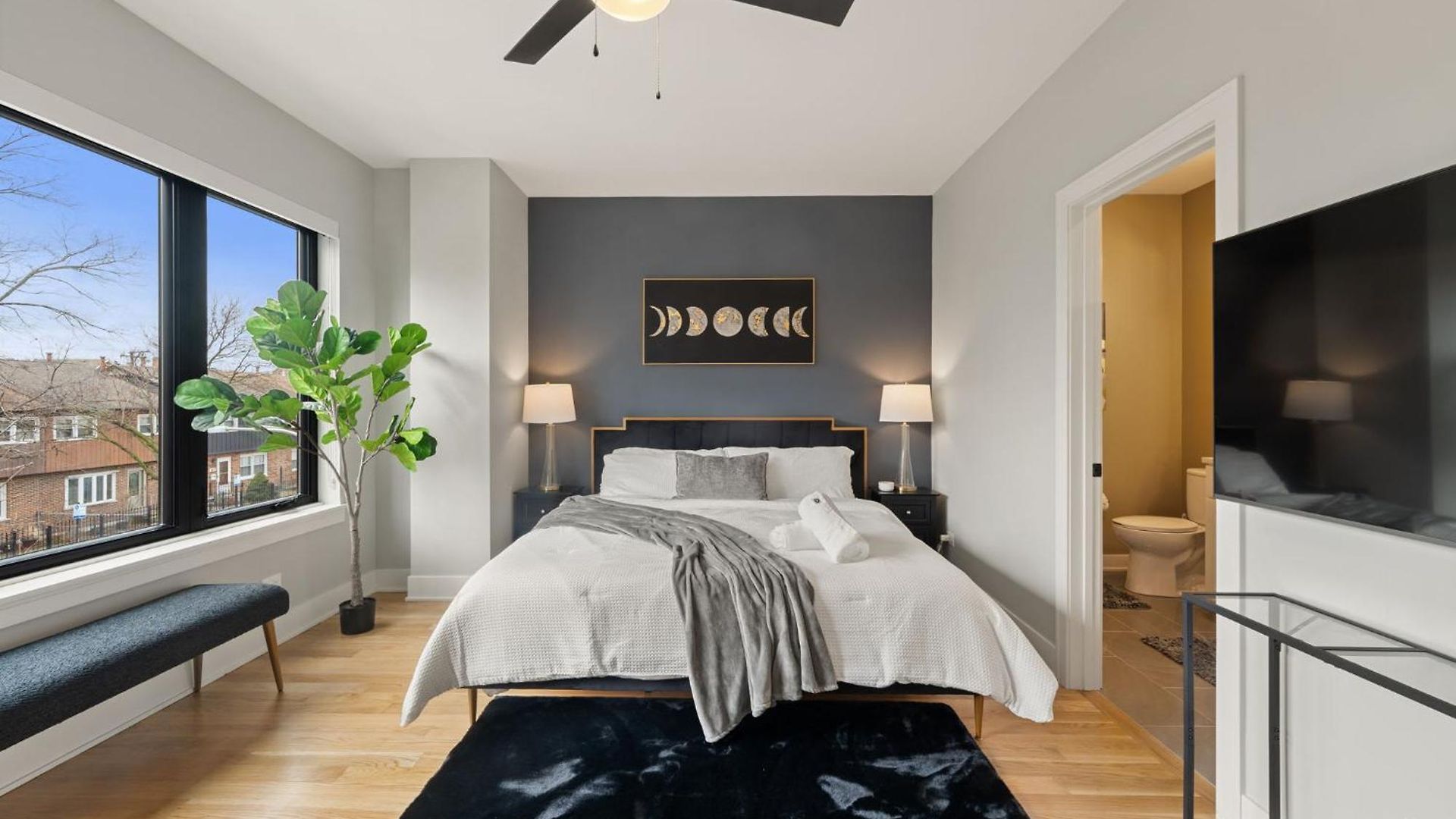 Cozy 3bd 2bath Retreat With Balcony Chicago