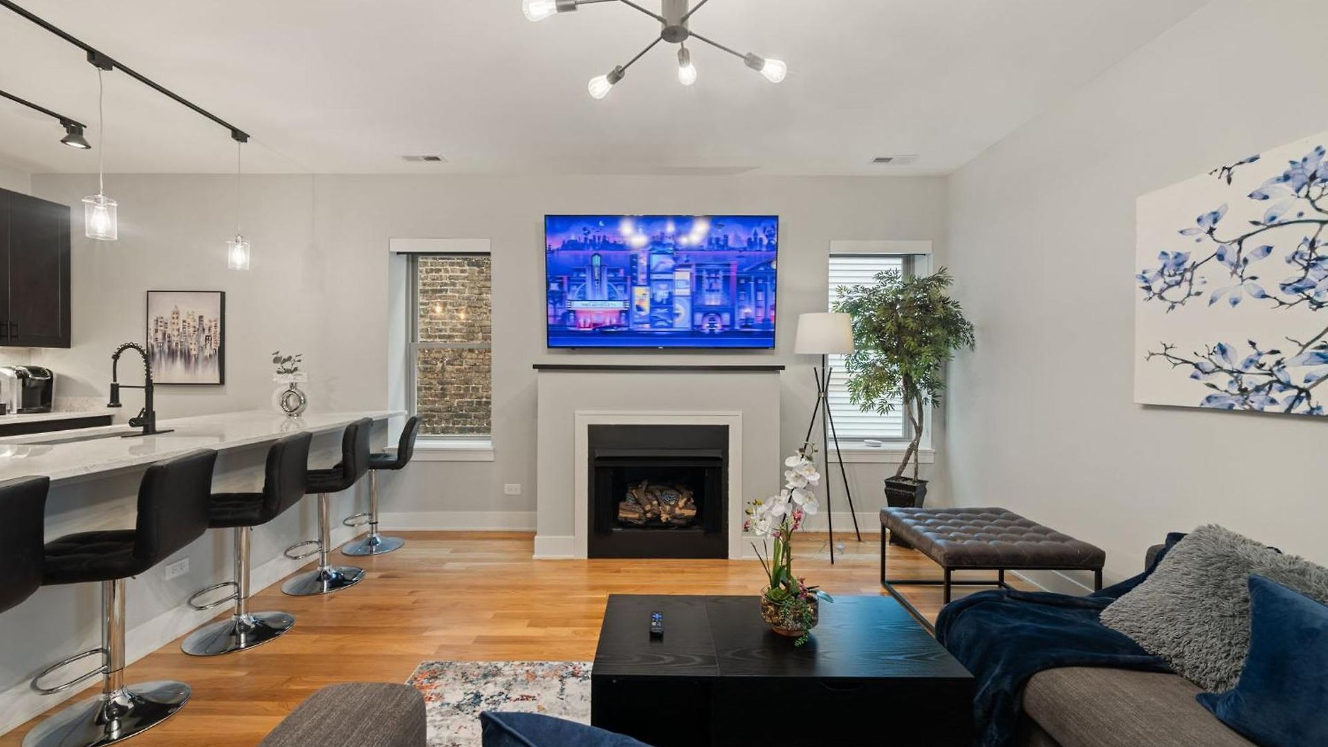 Cozy 3bd 2bath Retreat With Balcony Apartment Chicago