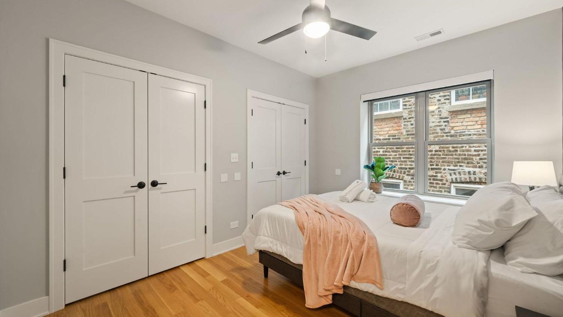 Cozy 3bd 2bath Retreat With Balcony Apartment *