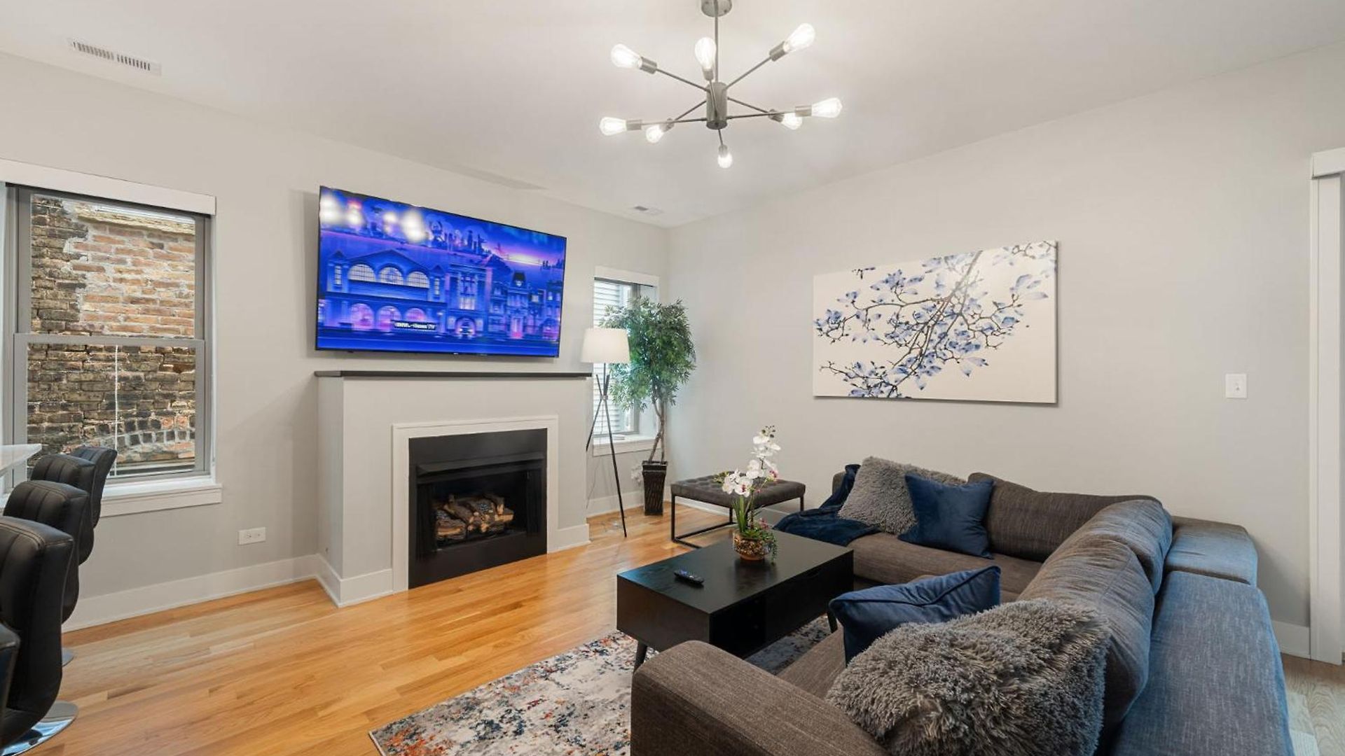 Cozy 3bd 2bath Retreat With Balcony Apartment Chicago