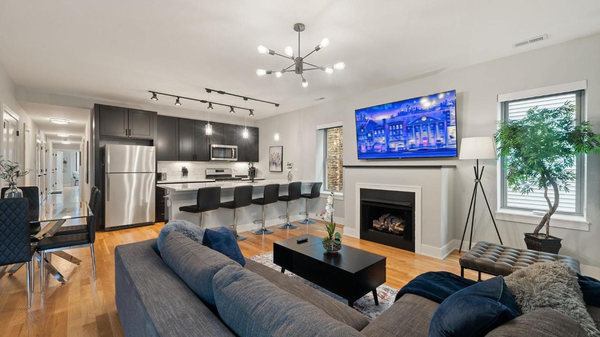 Cozy 3bd 2bath Retreat With Balcony * Chicago