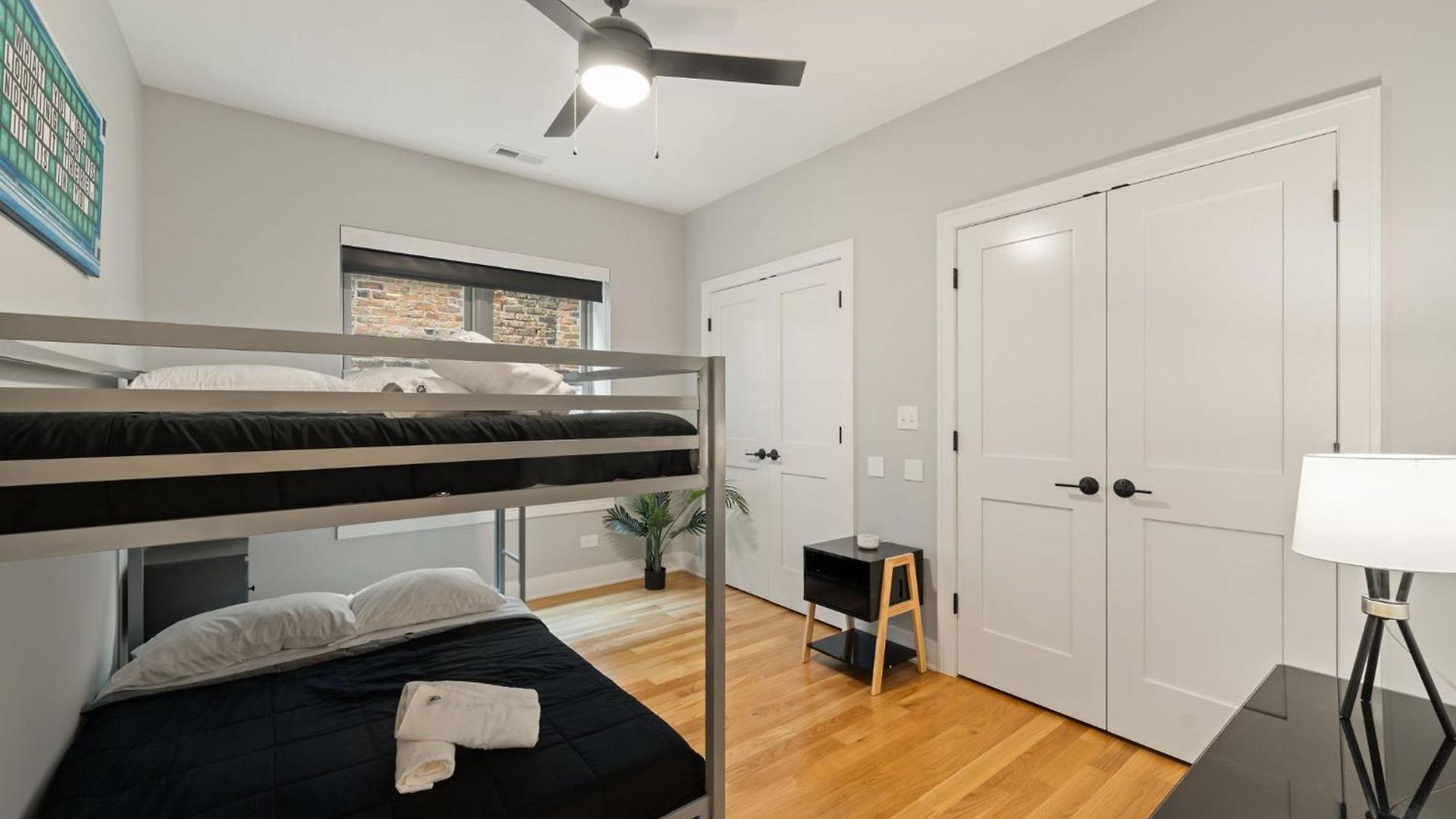 Apartment Cozy 3bd 2bath Retreat With Balcony