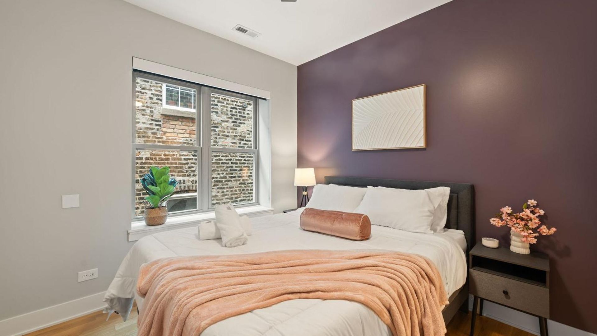 Apartment Cozy 3bd 2bath Retreat With Balcony *