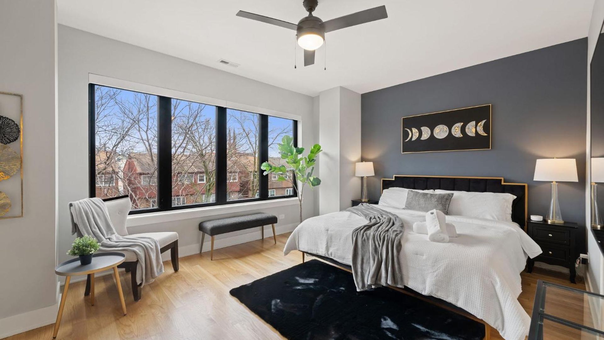 Cozy 3bd 2bath Retreat With Balcony Chicago