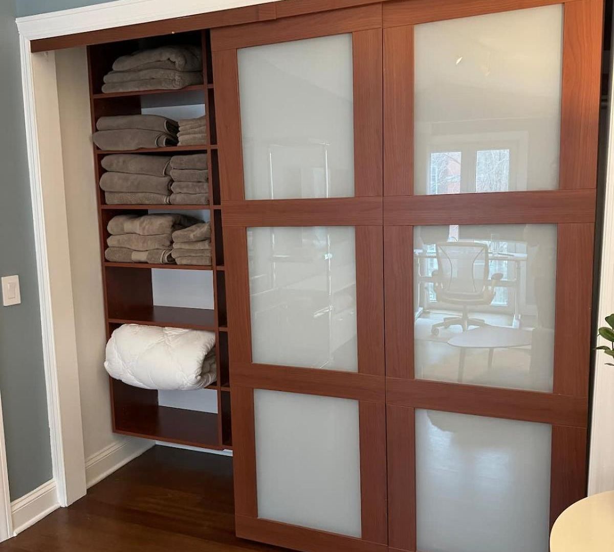Holiday home 3-story Townhome Free Parking Private Patio Washer-dryer
